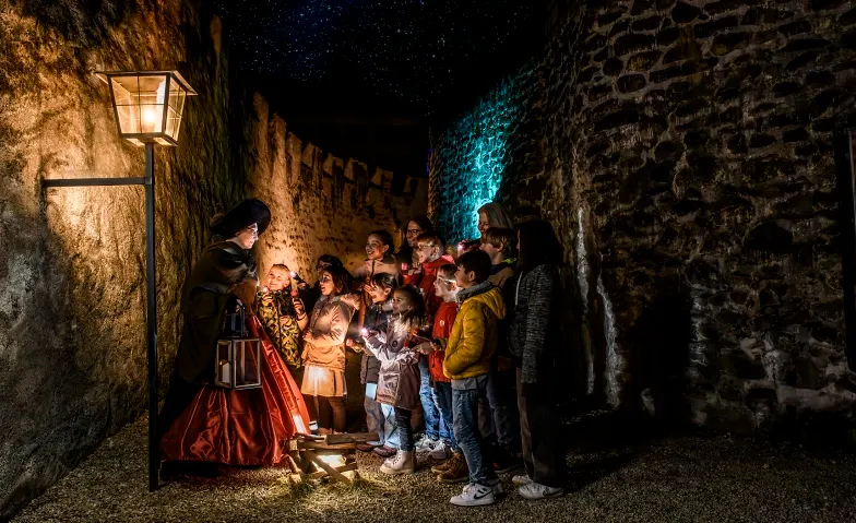 Taschenlampenführung durch die Burg