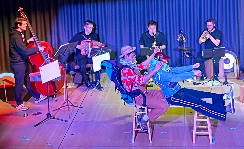 KINDERTHEATER MIT VIEL MUSIK